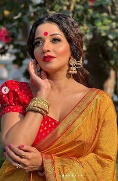 Monalisa: ਨਵਰਾਤਰੀ 'ਤੇ ਬੰਗਾਲੀ ਲੁੱਕ 'ਚ ਨਜ਼ਰ ਆਈ ਮੋਨਾਲੀਸਾ, ਖੂਬਸੂਰਤੀ ਅਜਿਹੀ ਹੈ ਕਿ ਅੱਖਾਂ ਹਟਾਉਣ ਹੋ ਜਾਵੇਗਾ ਮੁਸ਼ਕਿਲ