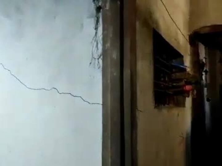 गांव सहित शहर के लोग जमीन कंपन करने पर घबराकर घर से बाहर निकल गए. वहीं कई कच्चे और पुराने मकानों में दरार आ गई हैं. भूकंप की वजह से कई स्कूल की तत्काल छुट्टी कर दी गई. सूरजपुर जिले में एक-दो गवर्नमेंट और प्राइवेट स्कूल के रूम में दरारें आ गईं.