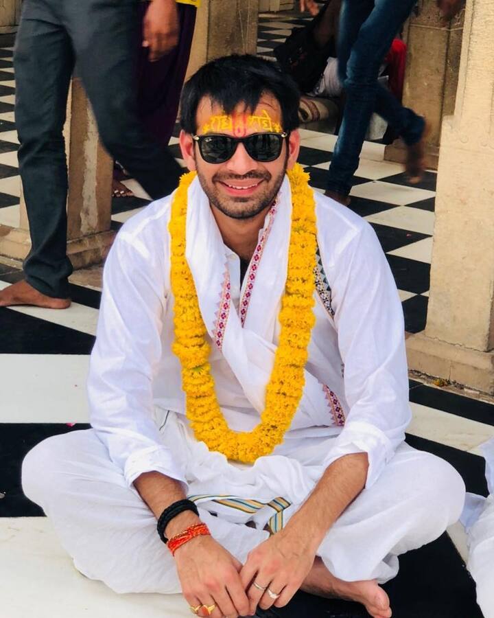 तेज प्रताप की प्यारी मुस्कान पर तो कोई भी दिल हार जाएगा. लेकिन वह अपना दिल हारे हैं भगवान की भक्ति में.