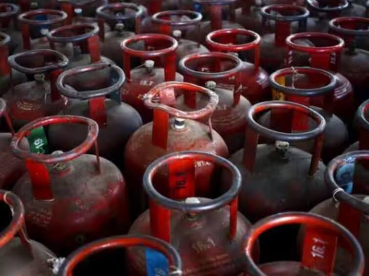 LPG Cylinder Subsidy Extended for 1 year Ujjwala Yojana scheme 1.6 Crore families get benefit Minister Anurag Thakur LPG Cylinder Subsidy:  పీఎంయూవై లబ్దిదారులకు గుడ్ న్యూస్, ఎల్పీజీ సిలిండర్ పై సబ్సిడీ మరో ఏడాది పొడిగింపు