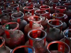 LPG Cylinder Subsidy: పీఎంయూవై లబ్దిదారులకు గుడ్ న్యూస్, ఎల్పీజీ సిలిండర్ పై సబ్సిడీ మరో ఏడాది పొడిగింపు