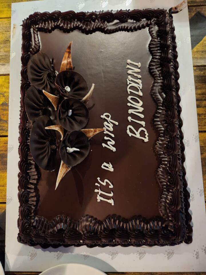 এবার প্রকাশ্যে এল ছবির র‍্যাপ আপ পার্টির ছবি। সকল কলাকুশলীদের উপস্থিতিতে, কেক কেটে, আনন্দ করে আনুষ্ঠানিকভাবে উদযাপন করা হল।