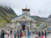 Kedarnath Yatra 2023: केदारनाथ धाम में मौसम ने बढ़ाई प्रशासन की चिंता, बर्फबारी के बाद ग्लेशियर काटकर बनाया जा रहा रास्ता