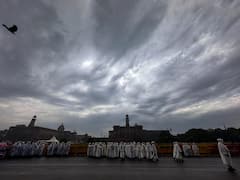 Delhi Wakes Up To Rain, Thunderstorm Today. Commuters Face Traffic Snarl — IN PICS