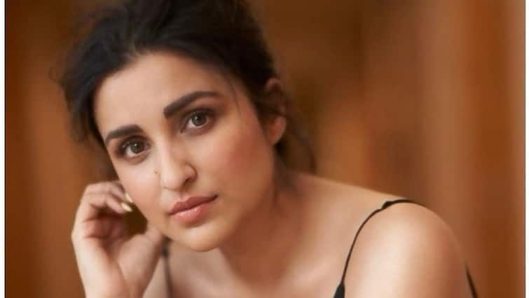 Parineeti Chopra: Parineeti Chopra, AAP MP Raghav Chadha are not dating each other, just good friends, says report Parineeti Chopra: রাজনৈতিক নেতার সঙ্গে ডিনার ডেট, প্রেমে পড়েছেন পরিণীতি?