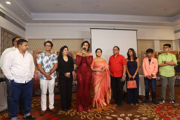 ঋতুপর্ণা সেনগুপ্ত ছাড়াও এই ছবিতে রয়েছেন ভিক্টর বন্দ্যোপাধ্যায়।