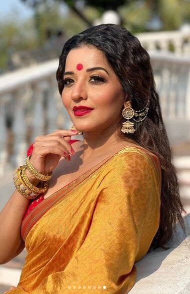 ਮੋਨਾਲੀਸਾ ਆਪਣੇ ਪ੍ਰਸ਼ੰਸਕਾਂ ਲਈ ਨਿੱਜੀ ਅਤੇ ਪੇਸ਼ੇਵਰ ਪਲਾਂ ਨੂੰ ਸਾਂਝਾ ਕਰਦੀ ਰਹਿੰਦੀ ਹੈ। ਫੈਨਜ਼ ਸੋਸ਼ਲ ਮੀਡੀਆ 'ਤੇ ਉਸ ਦੀਆਂ ਤਸਵੀਰਾਂ ਅਤੇ ਵੀਡੀਓਜ਼ ਦਾ ਬੇਸਬਰੀ ਨਾਲ ਇੰਤਜ਼ਾਰ ਕਰਦੇ ਹਨ।