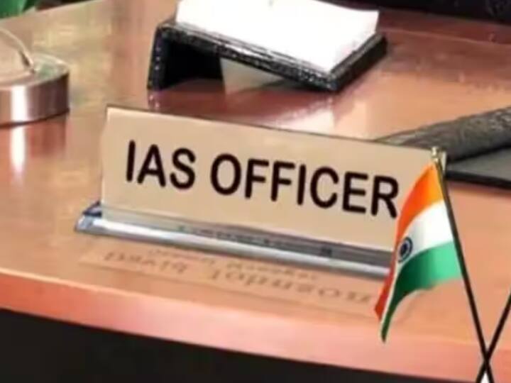 UP Yogi Adityanath Government 6 IAS and 8 PCS Transfer Veena Kumari and Kinjal Singh Read Full List UP News: यूपी में चली तबादला एक्सप्रेस, योगी सरकार ने 6 आईएएस और 8 पीसीएस का किया ट्रांसफर, पढ़ें लिस्ट