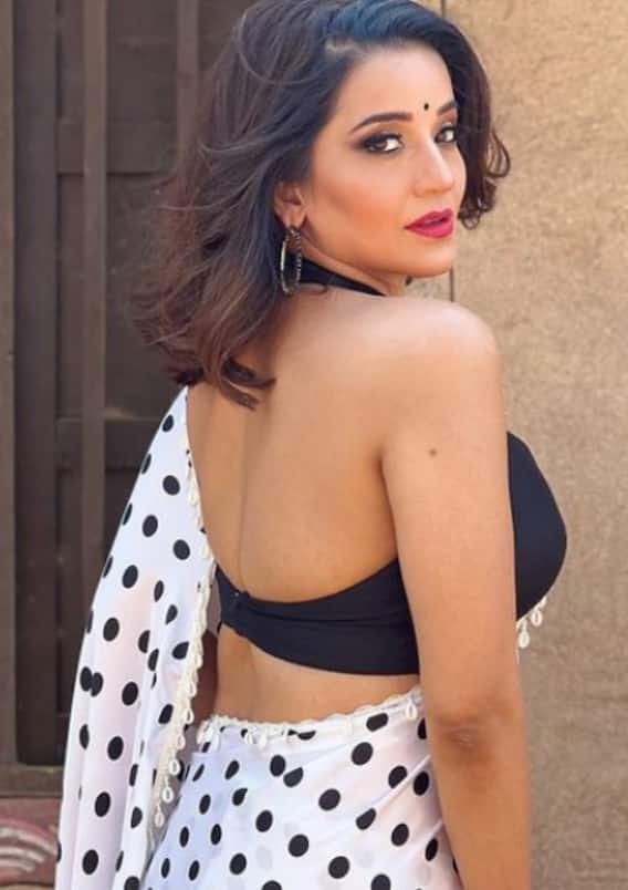 Monalisa Gives Retro Vibes In A Bobby-Printed Saree