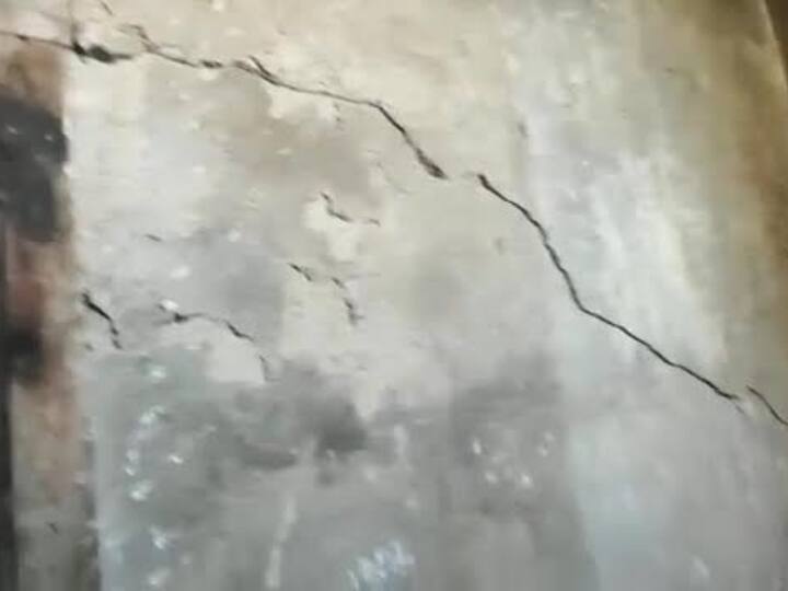 सूरजपुर जिले के भटगांव से 11 किलोमीटर दूर और संभाग मुख्यालय अम्बिकापुर से करीब 25 किलोमीटर दूर भूकंप का केन्द्र होने से संभाग मुख्यालय में भूकंप के तेज झटके महशूश किए गए. इसकी वजह से बहुमंजिला स्कूल की बिल्डिंग तक हिल गई. यही वजह थी कि सुबह की शिफ़्ट में चल रही स्कूल के बच्चों को तत्काल स्कूल से बाहर निकाला गया. और उनकी छुट्टी कर दी गईं.