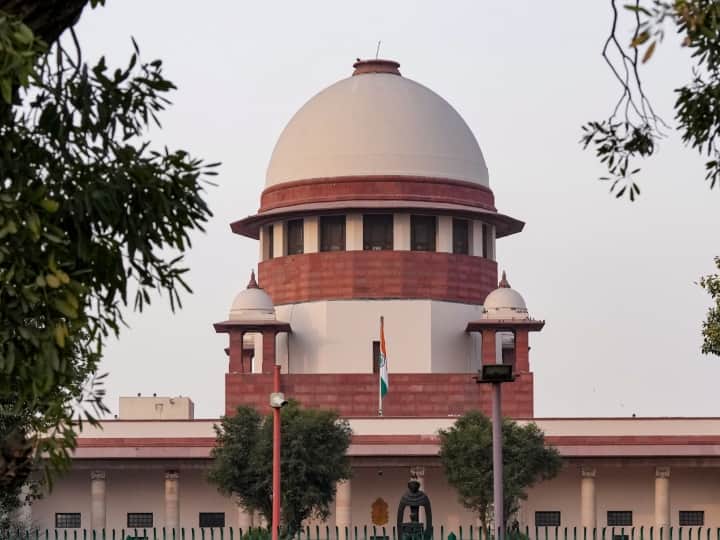 Supreme Court: 'प्रतिबंधित संगठन के सदस्यों पर भी होगा एक्शन', UAPA कानून पर सुप्रीम कोर्ट का बड़ा फैसला SC Overrules 2011 Precedents mere Membership Of Unlawful Organization will consider offence under UAPA Supreme Court: 'प्रतिबंधित संगठन के सदस्यों पर भी होगा एक्शन', UAPA कानून पर सुप्रीम कोर्ट का बड़ा फैसला