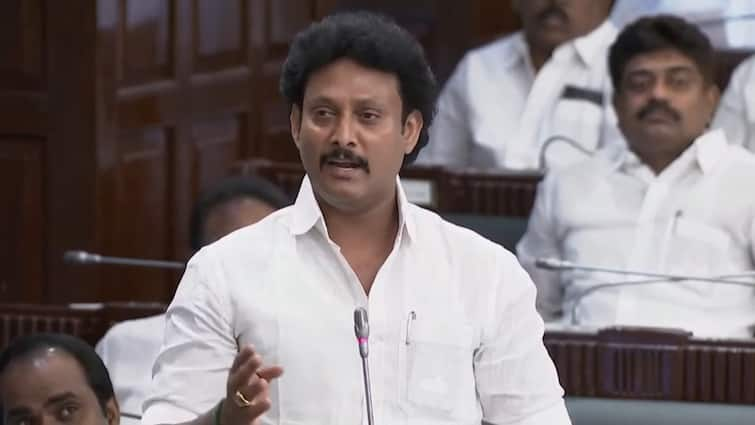 Minister Anbil Mahesh Poyyamozhi speech in TN assembly regarding 12th Exam Absentees 'அமைச்சர் அந்தர் பல்டியா? 2 நாற்காலி, ஒரு மைக் இருந்தால் போதுமா?'- பேரவையில் கொந்தளித்த அமைச்சர் அன்பில்!