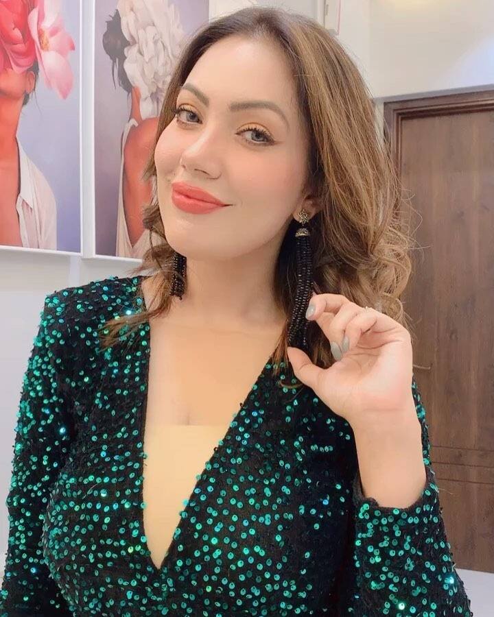 मुनमुन दत्ता ने हाल ही में मुंबई में आलीशान फ्लैट खरीदा है. मुनमुन के पास इनोवा क्रिस्टा कार भी है जिसकी कीमत 23.33 लाख है.