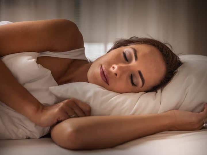 Why You Should Sleep Between 8-10 pm Know From Expert रात में देर से सोने वालों को कई बीमारियों का खतरा! जानिए 8-10 बजे के बीच सोना क्यों जरूरी?