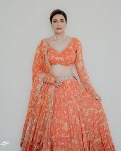 Karishma Tanna: દેસી લૂકમાં દરેકને ઇમ્પ્રેસ કરે છે કરિશ્મા તન્ના, તમે પણ જુઓ એક્ટ્રેસની નવી સાડી સ્ટાઇલ