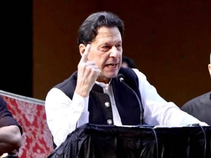 Pakistan Former PM Imran khan Arrives Lahore High Court to secure protective bail in five case Imran Khan Bail: भारी बारिश के बीच इमरान खान पहुंचे लाहौर हाई कोर्ट, 5 मामलों में मांगी जमानत 