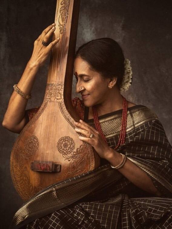 இளமை குரல் அரசி பாம்பே ஜெயஸ்ரீயின் டாப் 10 பாடல்கள்!