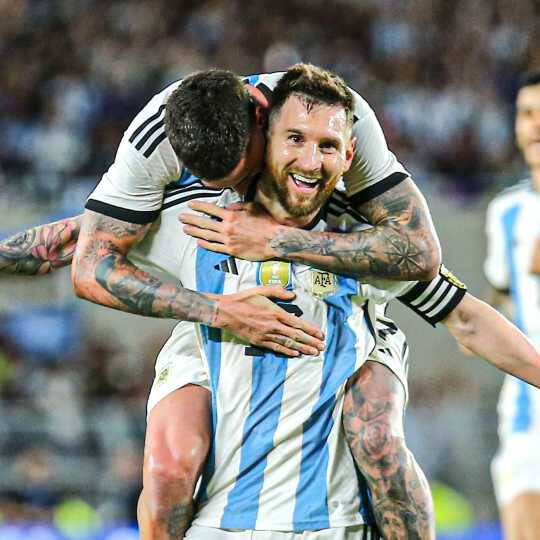 আর্জেন্তিনা জার্সিতে ফিরল মেসি ম্যাজিক