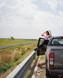 Rubina Dilaik Pics: लेटेस्ट तस्वीरों में स्टाइलिश लुक में दिखीं टीवी की बॉस लेडी, गाड़ी पर खड़े होकर दिए दंबग पोज