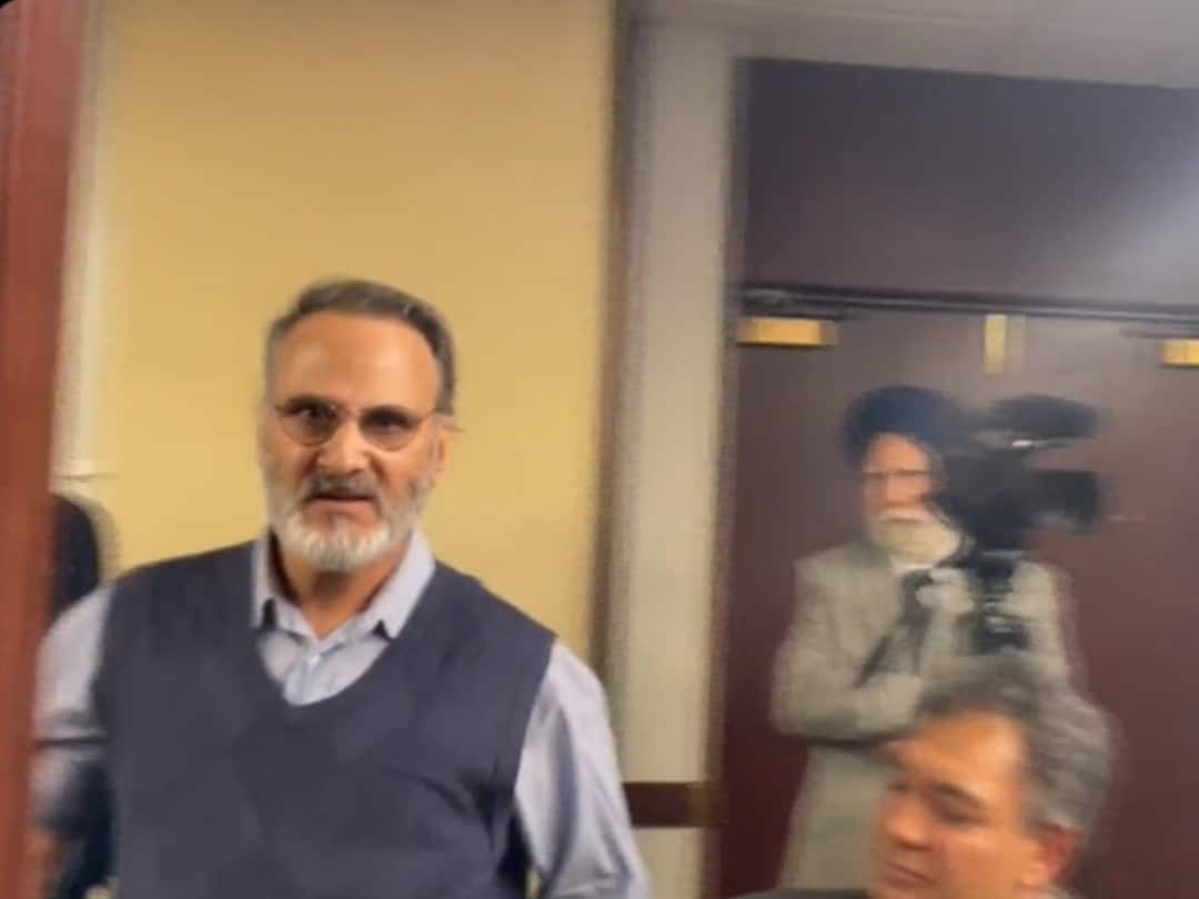 Pakistani Separatist Loyalists Disrupt Panel Discussion Kashmir Washington DC US Removed From Scene 6 Pakistanis Heckle, Disrupt J&K Leader's Panel Discussion On Kashmir In Washington DC — Watch