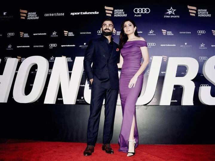 विराट कोहली के साथ पी श्रीजेश और सरदार सिंह कई अलावा अन्य नजर आए. विराट कोहली ने सोशल मीडिया पर तस्वीरें शेयर की हैं. (फोटो क्रेडिट- विराट कोहली ट्विटर)