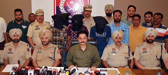 Patiala Crime News A gang of truck and tractor thieves arrested Patiala News: ਟਰੱਕ ਤੇ ਟਰੈਕਟਰ ਚੋਰ ਕਰਨ ਵਾਲਾ ਗਰੋਹ ਗ੍ਰਿਫਤਾਰ, ਪਟਿਆਲਾ, ਬਰਨਾਲਾ, ਧੂਰੀ, ਭਵਾਨੀਗੜ੍ਹ ਤੇ ਗੋਬਿੰਦਗੜ੍ਹ 'ਚ ਹੋਈਆਂ ਚੋਰੀਆਂ ਦਾ ਖੁੱਲ੍ਹਾ ਭੇਤ