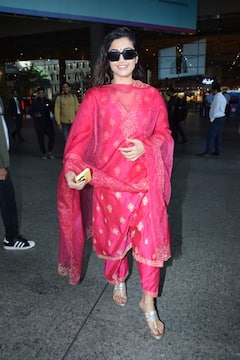 Rashmika Mandanna Dons Steal-Worthy Ethnic Attire