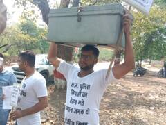 दुर्ग: अफसरों से परेशान होकर दो पुलिस जवान पैदल जा रहे थे पुलिस मुख्यालय, हिरासत में लिए गए