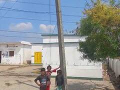 सोनभद्र में 378 स्कूलों के ऊपर झूल रहे हैं हाईटेंशन तार, पहले भी हो चुका है हादसा, नहीं कोई एक्शन