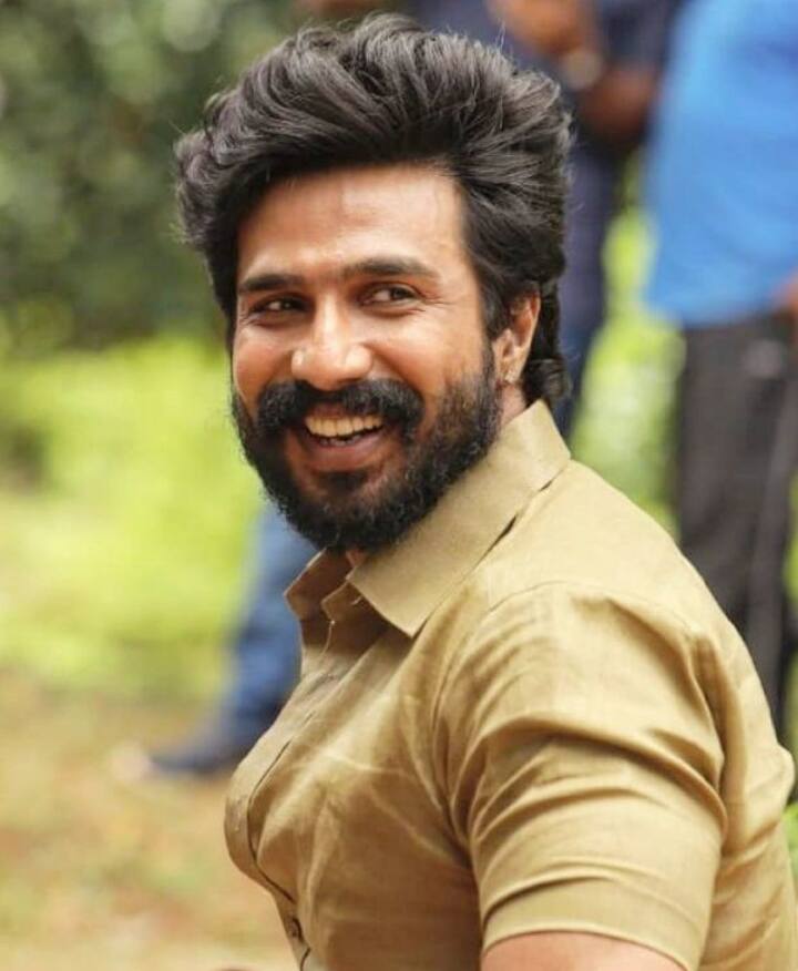 இவர் நடித்த அனைத்து படங்களும் மக்களிடையே பெரும் வரவேற்பை பெற்றது.