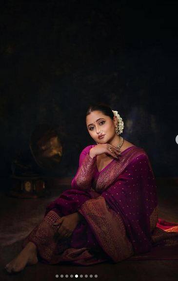 ਰਸ਼ਮੀ ਦੇਸਾਈ ਆਪਣੀ ਅਦਾਕਾਰੀ ਅਤੇ ਕਿਰਦਾਰ ਦੇ ਆਧਾਰ 'ਤੇ ਟੈਲੀਵਿਜ਼ਨ 'ਤੇ ਘਰ-ਘਰ ਵਿੱਚ ਨਾਮ ਕਮਾਉਣ ਵਿੱਚ ਕਾਮਯਾਬ ਰਹੀ।