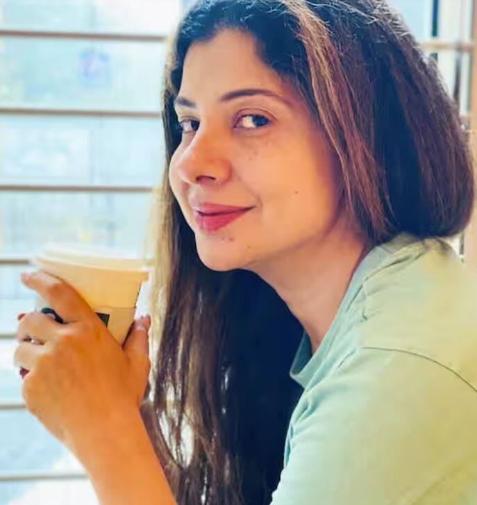 ਪਰ ਆਪਣੀਆਂ ਕੋਸ਼ਿਸ਼ਾਂ ਦੇ ਬਾਵਜੂਦ, ਅਦਾਕਾਰਾ ਬਾਲੀਵੁੱਡ ਅਤੇ ਭੋਜਪੁਰੀ ਇੰਡਸਟਰੀ ਵਿੱਚ ਆਪਣੇ ਪੈਰ ਨਹੀਂ ਜਮਾ ਸਕੀ।