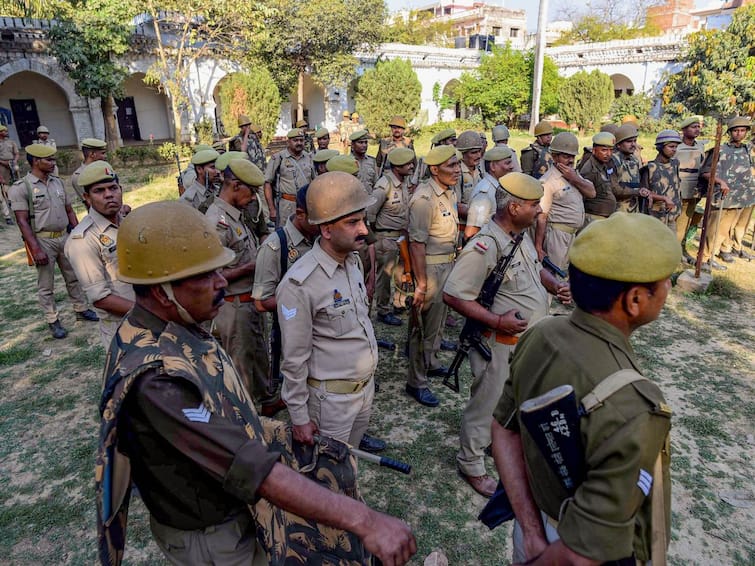 Umesh Pal Murder Case: Cops Linked To Atiq Gang Sent Out Of Prayagraj, 7 States On Alert To Nab Shooters Umesh Pal Murder Case: Cops Linked To Atiq Gang Sent Out Of Prayagraj, 7 States On Alert To Nab Shooters