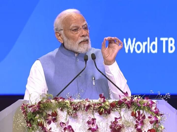 वहां जनसभा से पूर्व खेलो बनारस के विजेता चुनिंदा खिलाड़ियों और एक दर्जन लाभार्थियों से संवाद करेंगे. इसके बाद रिमोट दबाकर काशी को 1780 करोड़ की सौगात देंगे.