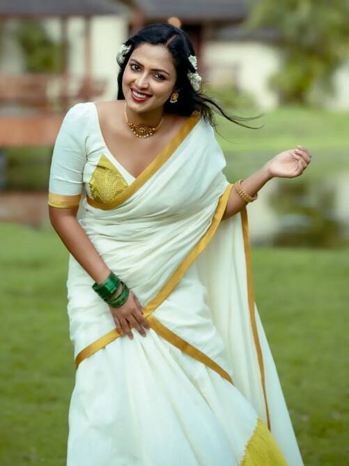 वेडिंग सीजन में अपनाएं अमाला पॉल के किलर साड़ी लुक्स