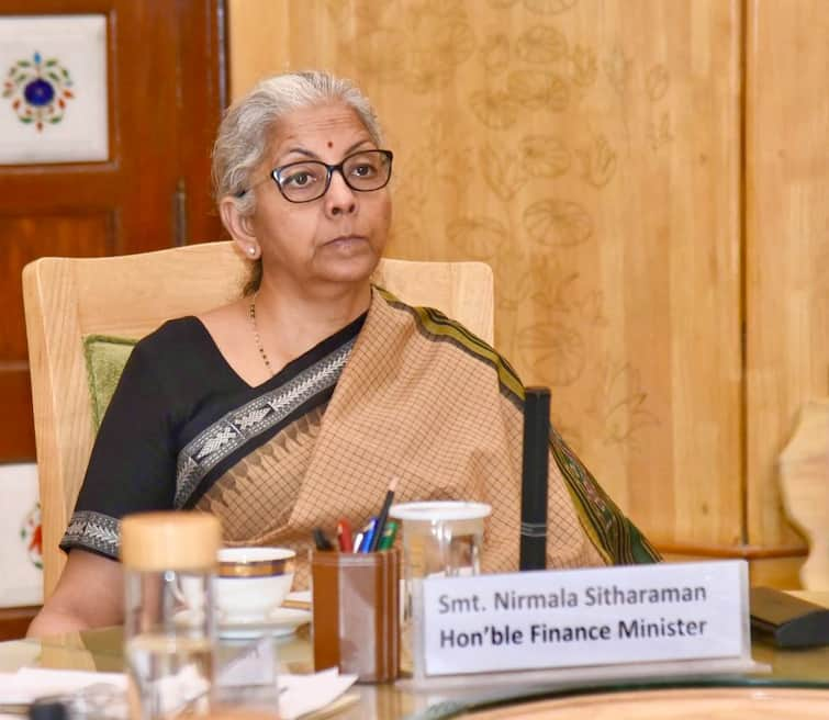 Finance Minister Nirmala sitharaman chairs the meeting to review performance of Public Sector Banks Nirmala Sitharaman: वित्त मंत्री ने सरकारी बैंकों के प्रमुखों के साथ की समीक्षा बैठक, आर्थिक स्थिति का लिया जायजा