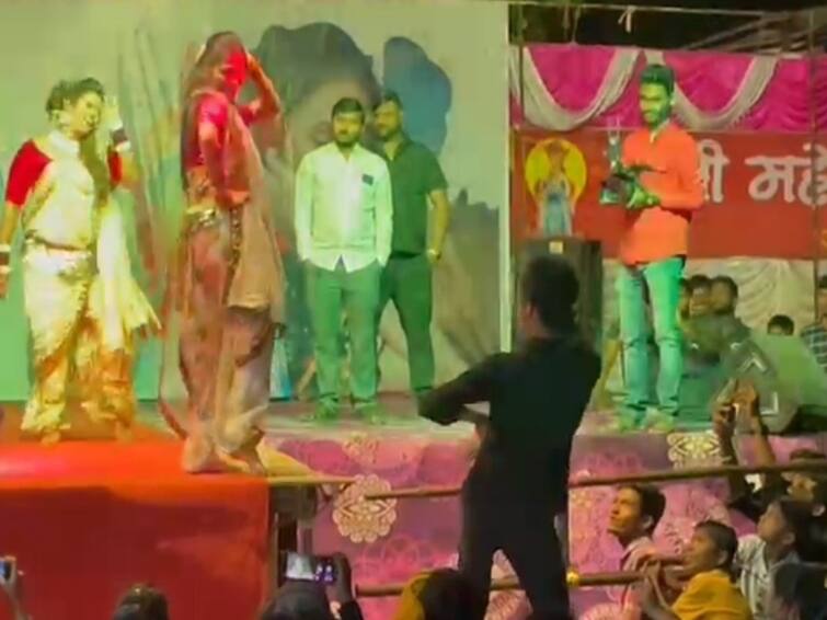 maharashtra news nashik nagar news Dance video of Gautami Patil and youth goes viral in Ahmednagar Nagar Gautami Patil : पाटलांचा बैलगाडा! गौतमी पाटील आणि तरुणाच्या डान्सची जुगलबंदी, व्हिडीओ व्हायरल 