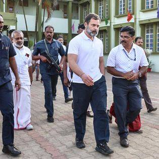 23 மார்ச் 2023 அன்று சூரத் நீதிமன்றம், அவதூறு வழக்கில் குற்றத்தை உறுதி செய்து, ராகுல் காந்திக்கு இரண்டு ஆண்டு சிறை தண்டனை வழங்கியது.