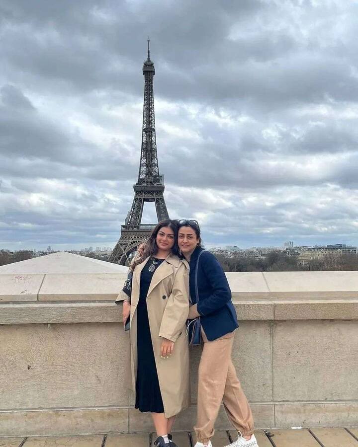 నమత్రా సిస్టర్స్ కూడా ఈ ఫోటోలో కనిపిస్తున్నారు.