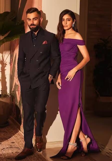 અનુષ્કા શર્મા તેના લક્ઝુરિયસ લિવિંગ રૂમને ફ્લોન્ટ કરતી વખતે જોરદાર પોઝ આપે છે.