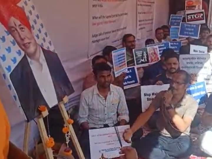 Save Indian Family Foundation movement of men in Pune raising slogans like Mard ko bhi dard hota and Feminism is cancer ANN Hunger Strike: पुणे में पुरुषों का अनोखा आंदोलन, लगाए 'मर्द को भी दर्द होता है' और 'नारीवाद कैंसर है' जैसे नारे