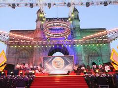 Asha Bhosale: आशा भोसले यांचा 'महाराष्ट्र भूषण' पुरस्काराने सन्मान;  गेट वे ऑफ इंडिया येथे पार पडला पुरस्कार सोहळा