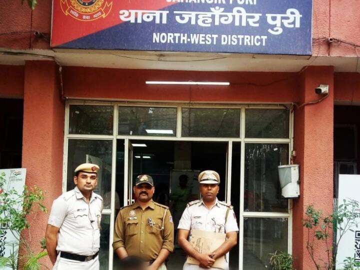 Delhi Crime News: विदेश में बसने की चाह में नौकर ने दिया इस वारदात को अंजाम, पुलिस पीछे पड़ी तो हुआ सनसनीखेज साजिश का खुलासा Delhi Police reveal servant sensational conspiracy against own owner in desire to settle Mauritius ann Delhi Crime News: विदेश में बसने की चाह में नौकर ने दिया इस वारदात को अंजाम, पुलिस पीछे पड़ी तो हुआ सनसनीखेज साजिश का खुलासा