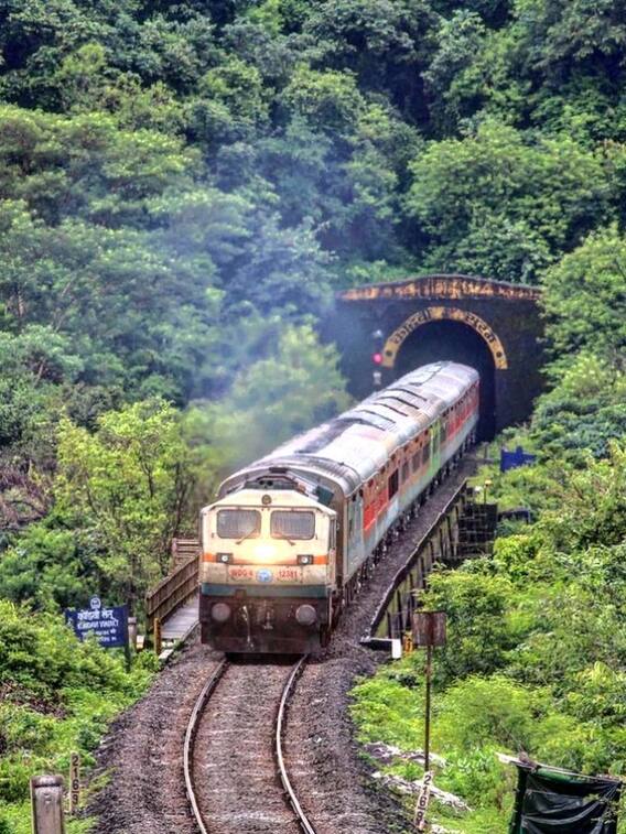 ‘பறவையா பறக்குறோம்..’பிரமிக்க வைக்கும் இந்தியாவின் ரயில் பாதைகள்!