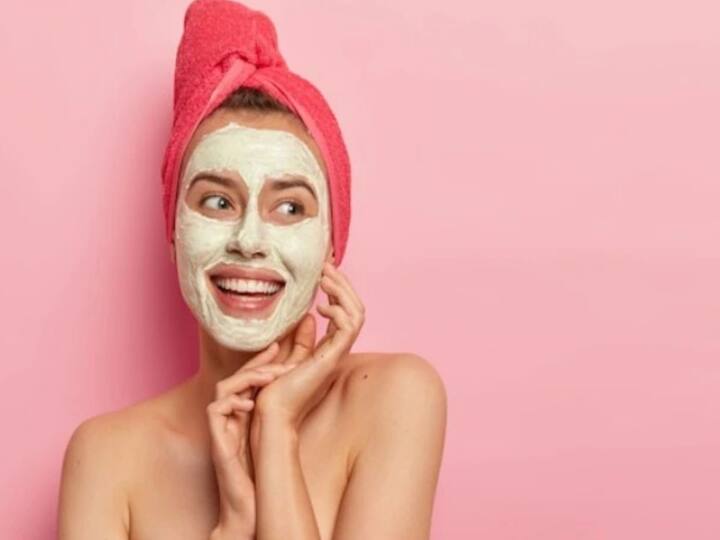 ओल्या केसांना टॉवेल बांधल्याने केसांची मुळे कमकुवत होतात तसेच केस गळण्याची समस्याही वाढते.