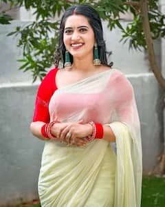 Sravanthi Chokkarapu: అందాల యాంకర్ చీరలో కనువిందు