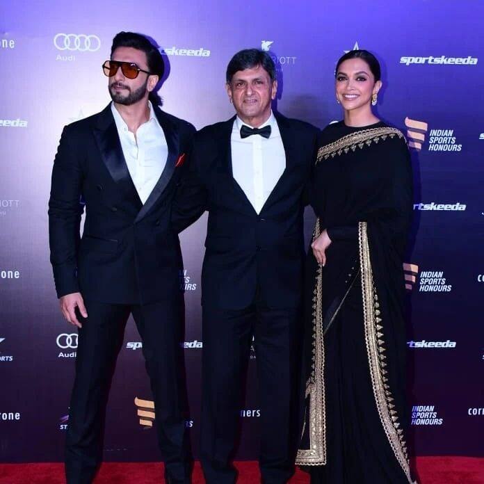 हाल ही में दीपिका और रणवीर filmfare में पहुंचे थे जहाँ उन्हें प्रकाश पादुकोण के साथ फोटोज खिंचवाते देखा गया था.