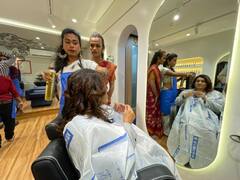 किन्नर समाज को सशक्त और आत्मनिर्भर बनाने की एक और पहल, मुंबई में खुला पहला ट्रांसजेंडर सैलून