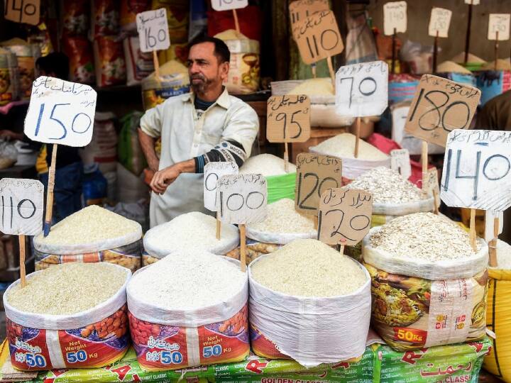 Pakistan Financial Crisis In Ramadan Month Inflation Food Price Hike People Life at stake for Flour and pulses पाकिस्तान में मीठी ईद से पहले महंगाई की कड़वाहट! दाने-दाने को मोहताज हुए लोग, आटे-दाल के लिए दांव पर लगा रहे जान