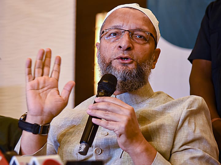 AIMIM Chief Asaduddin Owaisi asked question and said why UAPA is not being imposed on AmritPal Singh ओवैसी का हमला, कहा- अमृतपाल पर UAPA क्यों नहीं लगाया जा रहा जबकि इतने हथियार बरामद हुए